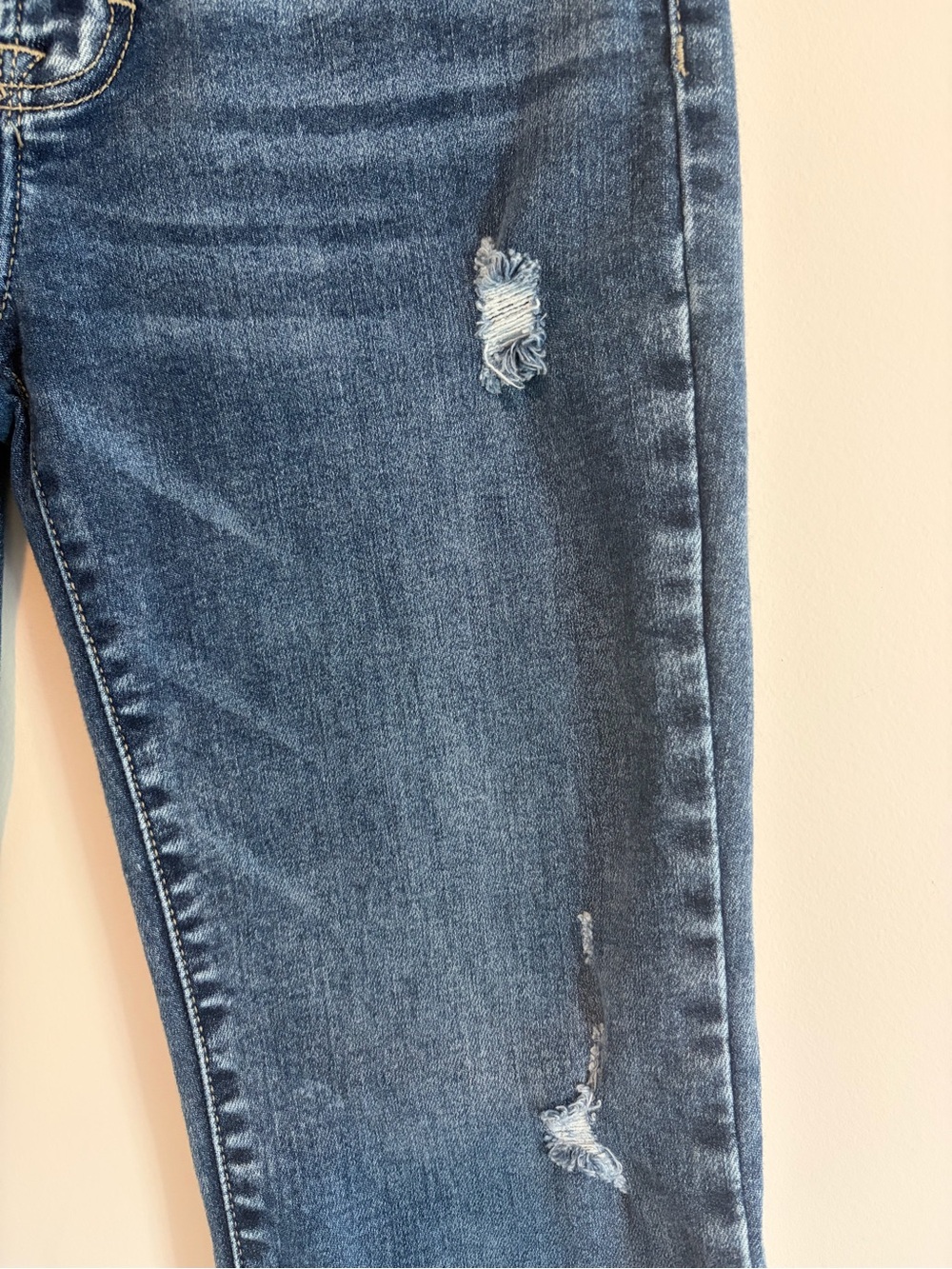 Hidden Happy Mid-Rise Medium Wash Distressed Cropped Flare Hem Jeans size 27 - Picture 4 of 12